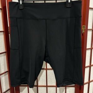 Zyia - Black XXXL pocket short